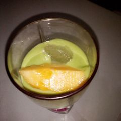 🍐 pear & 🍌 banana smoothie A picture of 🍐 pear & 🍌 banana smoothie.