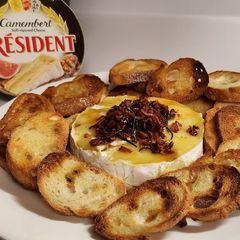 A picture of Easy microwave Camembert Snack.