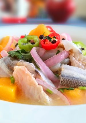 Una foto de Cebiche de pescado con mango 👍🇵🇪