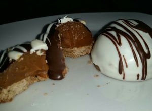 Una foto de Copitos de dulce de leche, (Pinitos) Masa Alfajor