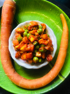 A picture of Carrots and peas pickle.