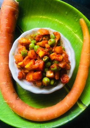 A picture of Carrots and peas pickle.