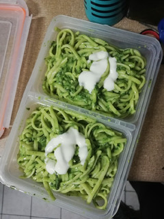 Una foto de Fideos al pesto