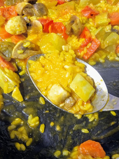 Una foto de Paella de verduras