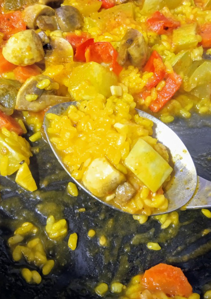 Una foto de Paella de verduras