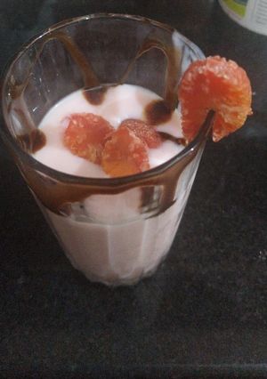 A picture of Strawberry custard shake.