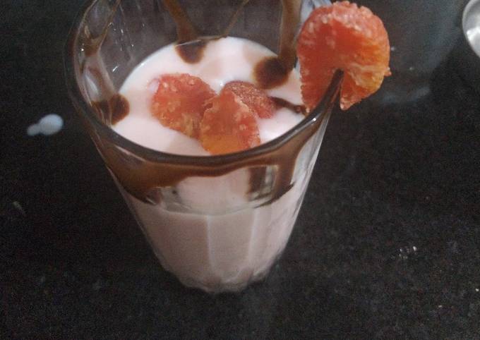 Strawberry custard shake