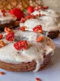 Donuts de algarroba y fresas