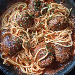 Garlic Spaghetti & Meatballs A picture of Garlic Spaghetti & Meatballs.