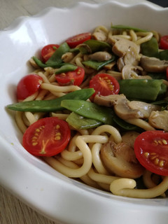 Una foto de Noodles con verduritas