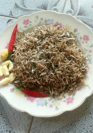 Hình của món Cá cơm sữa rang giòn.