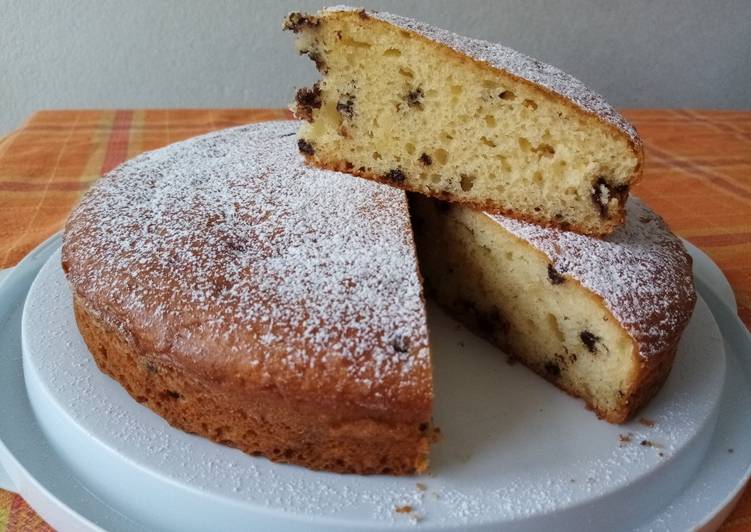 Torta soffice allo yogurt e gocce di cioccolato