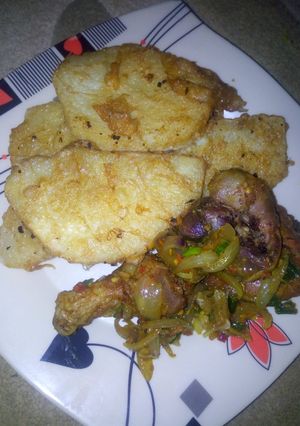 A picture of Yamrita and chicken.