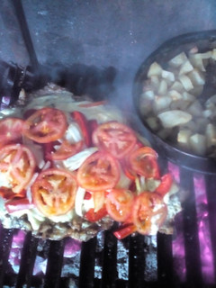Una foto de Matambre a la pizza sin puré de tomate con papas al horno