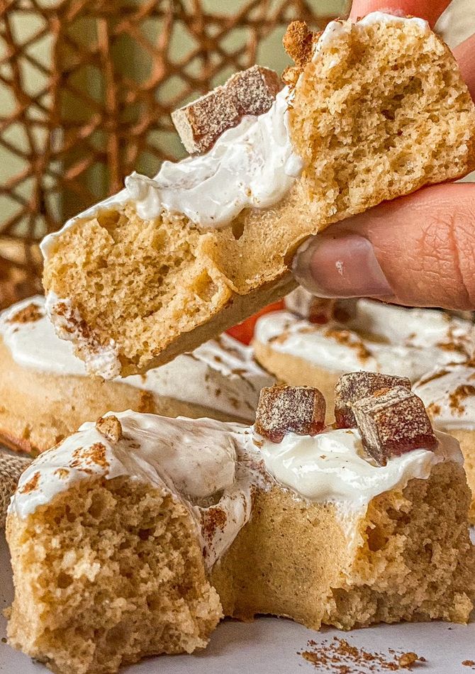 Una foto de Donuts de manzana y yogur griego