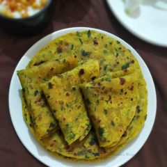 A picture of Methi thepla.