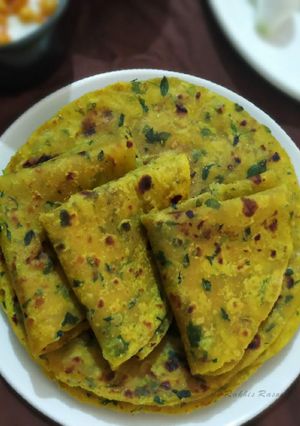 A picture of Methi thepla.