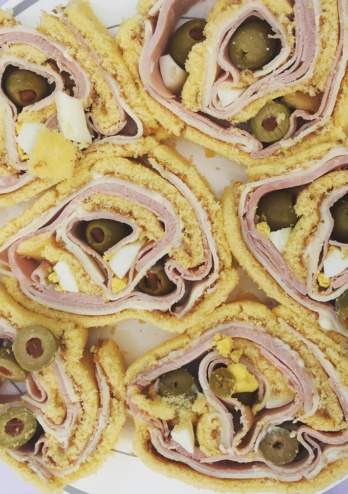 Una foto de Pionono de jamón y queso