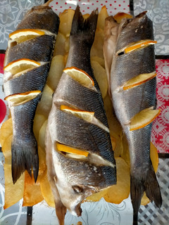 Una foto de Lubina al horno