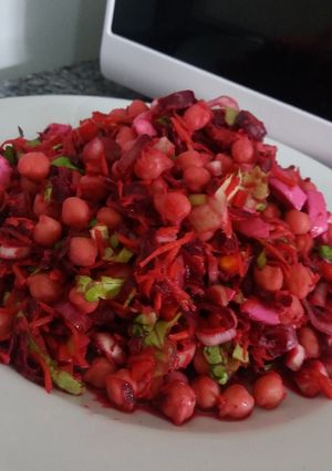Una foto de Ensalada de garbanzos