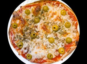 Una foto de Piadina de atún tipo pizza (546 kcal)