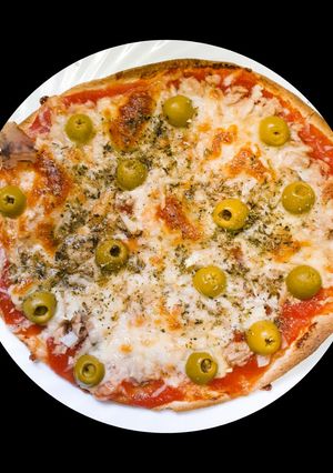 Una foto de Piadina de atún tipo pizza (546 kcal)
