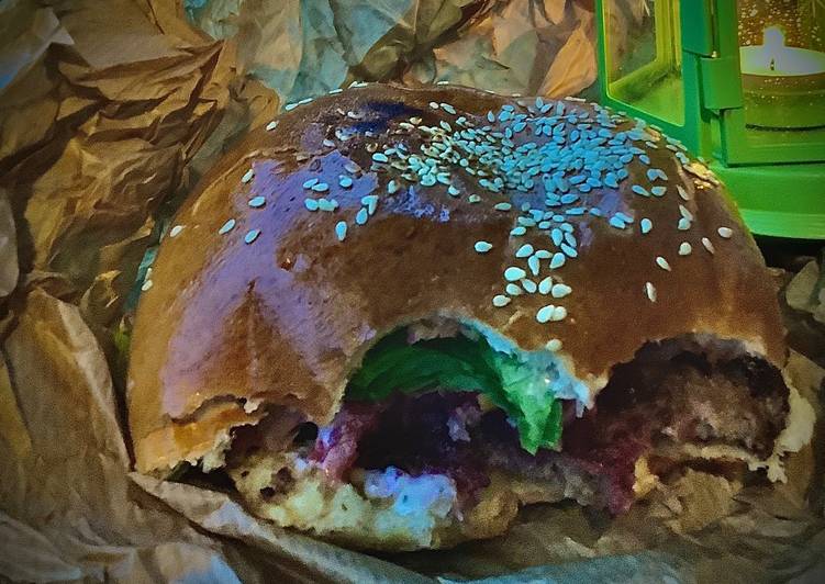 Hamburger z marynowanym burakiem główne zdjęcie przepisu