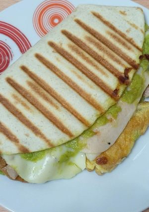 Foto principal de Quesadilla de guacamole con tortilla! 😋😋😋😋