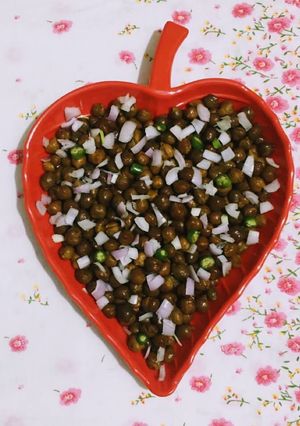A picture of Kala Chana Fry.