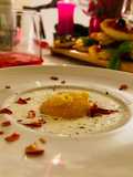 Vellutata di patate e parmigiano con cuore dorato e petali di peperone dolce di Altino