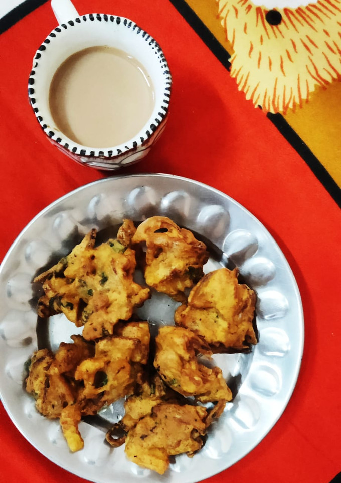 प्याज़ मिर्च के पकौड़े (pyar mirch ke pakode recipe in Hindi) रेसिपी मुख्य फोटो