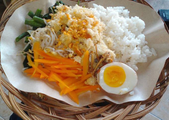 Gudangan (urap sayuran among-among anak)