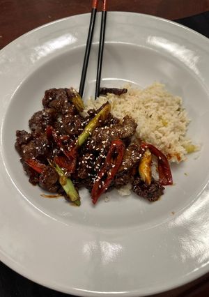 A picture of Mongolian Beef.