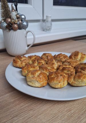 Túrós tepertős pogácsa recept fotója