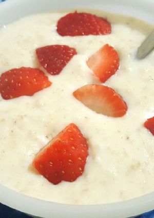 A picture of Strawberry Oats with milk and coconut 😍.