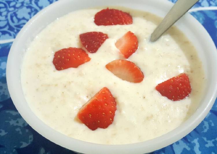 How to Make Speedy Strawberry Oats with milk and coconut 😍