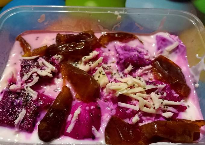Salad Kurma dan buah Naga with Yogurt (cemilan diet)