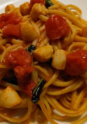A picture of Spicy scallop linguine.