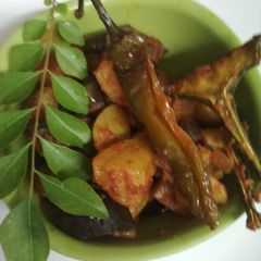 A picture of Aloo baingan bhaji.