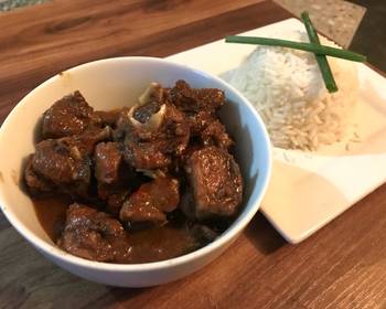 Easy Recipe Caribbean curry goat and Rice Home Style