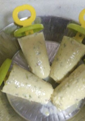 A picture of Malai Kesar Pista kulfi.