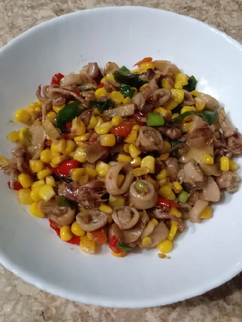 Cara Sederhana Menyiapkan Resep  Tumis cumi asin jagung manis yang Bikin Ngiler, Bisa Manjain Lidah