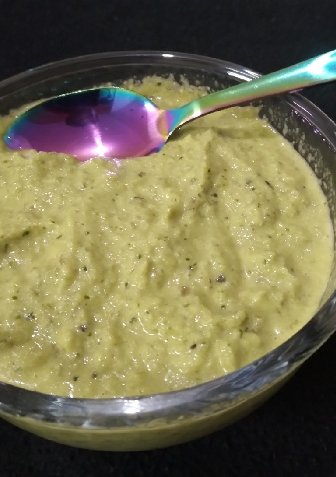 Una foto de Salsa verde cremosa de jalapeño