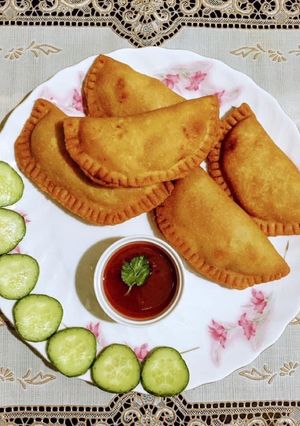 A picture of Namkeen Gujia.