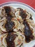 Lomo relleno bañado en salsa de ciruela