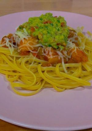 Foto principal de Pasta con salsa pomodoro de lentejas y guacamole