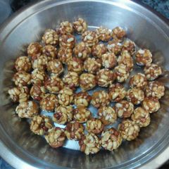 A picture of Peanut Sweet Balls.
