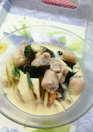 A picture of Tom Kha Gai with Lactasoy Milk.