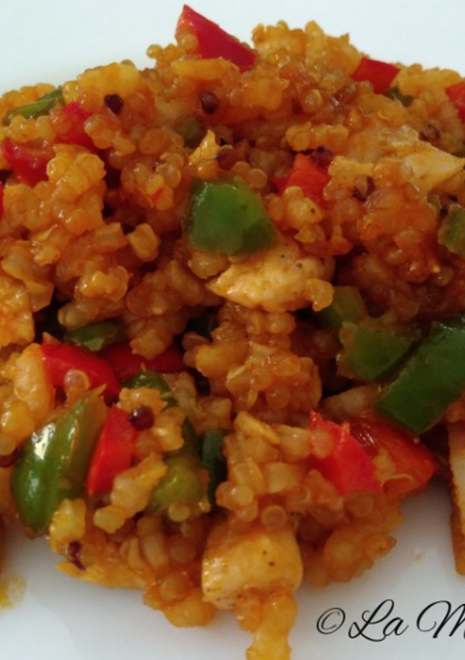 Una foto de Salteado de quinoa con arroz, pavo y verduras