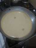 Pastel de banano en la sartén